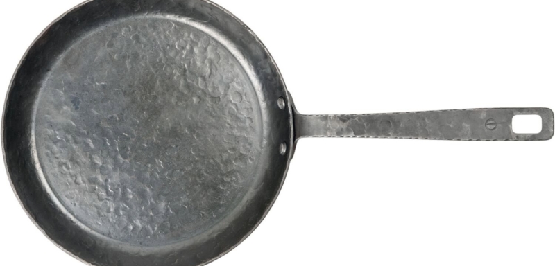 Forged Essentials Pánev s&nbsp;rukojetí, ocelová, výška 70 mm, průměr 240 mm