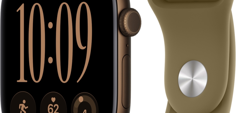 Apple Watch Series 12&nbsp;42mm tmavě bronzový hliník s&nbsp;olivovým sportovním řemínkem – M/L